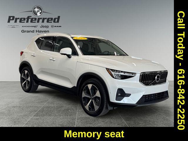 2025 Volvo XC40 B5 Plus Bright Theme