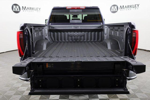2025 GMC Sierra 2500HD 4WD Crew Cab Standard Bed SLT