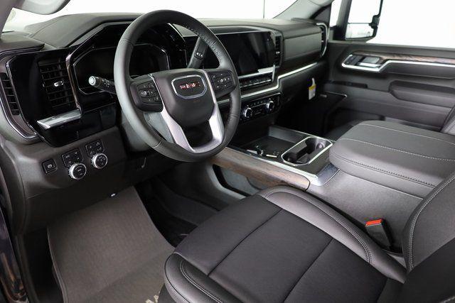2025 GMC Sierra 2500HD 4WD Crew Cab Standard Bed SLT