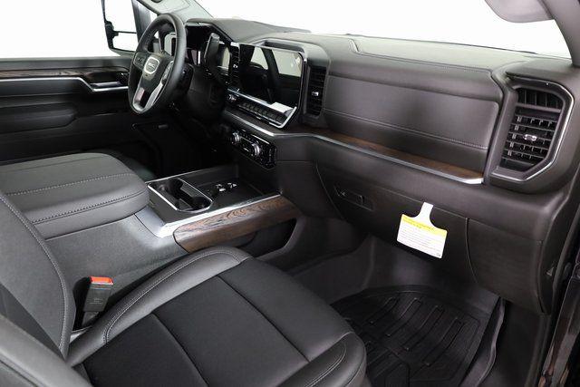 2025 GMC Sierra 2500HD 4WD Crew Cab Standard Bed SLT