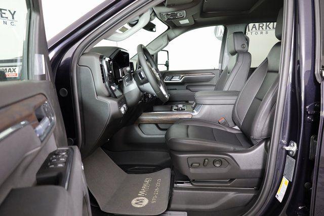 2025 GMC Sierra 2500HD 4WD Crew Cab Standard Bed SLT
