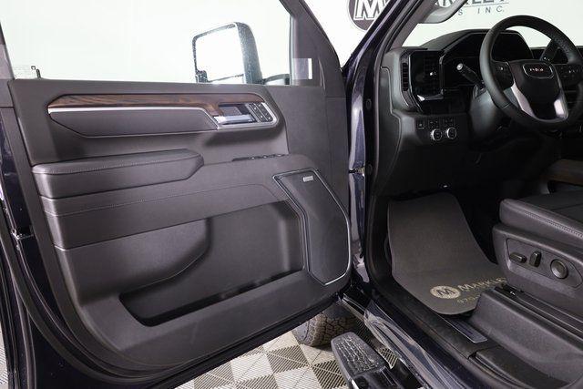 2025 GMC Sierra 2500HD 4WD Crew Cab Standard Bed SLT