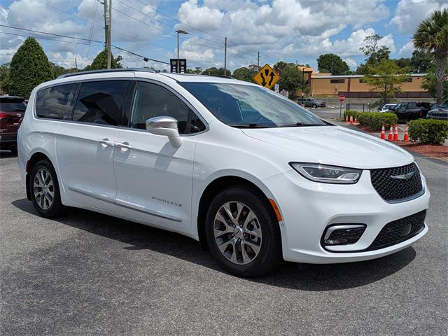 2024 Chrysler Pacifica Hybrid Pinnacle