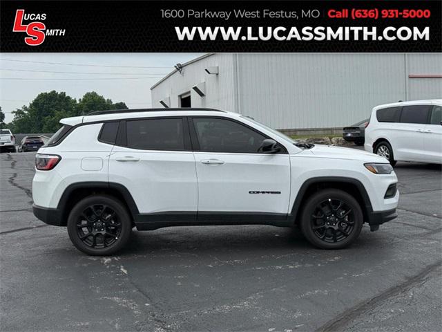 2025 Jeep Compass COMPASS LATITUDE 4X4