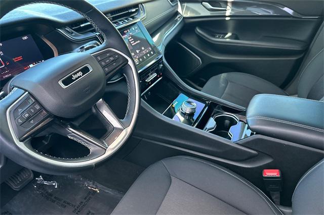 2022 Jeep Grand Cherokee L Laredo 4x4