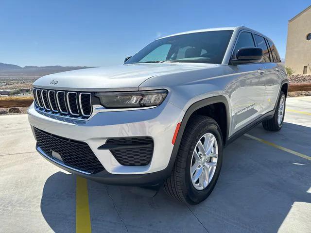 2025 Jeep Grand Cherokee GRAND CHEROKEE LAREDO X 4X4