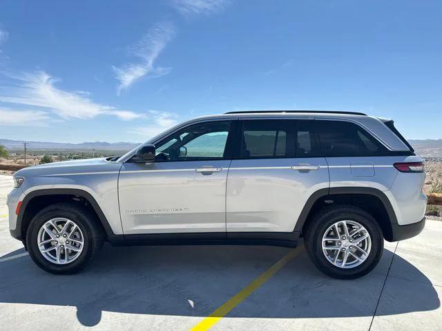 2025 Jeep Grand Cherokee GRAND CHEROKEE LAREDO X 4X4