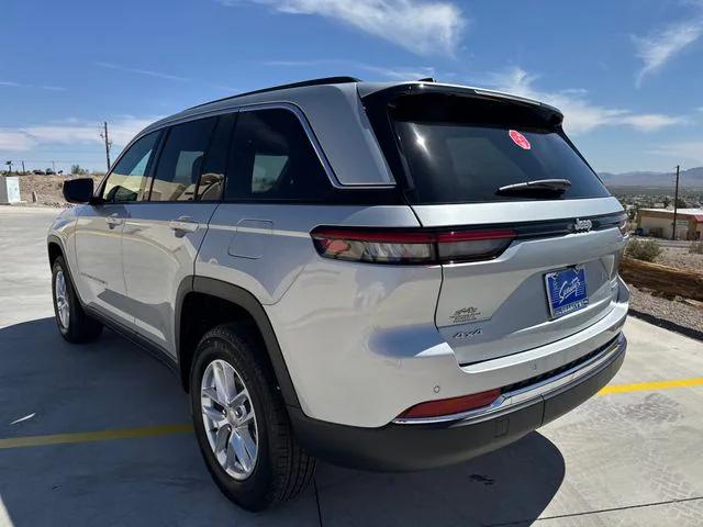 2025 Jeep Grand Cherokee GRAND CHEROKEE LAREDO X 4X4