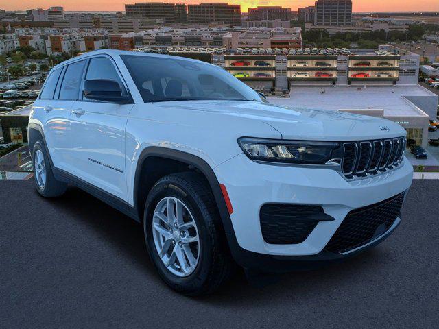 2023 Jeep Grand Cherokee Laredo 4x2