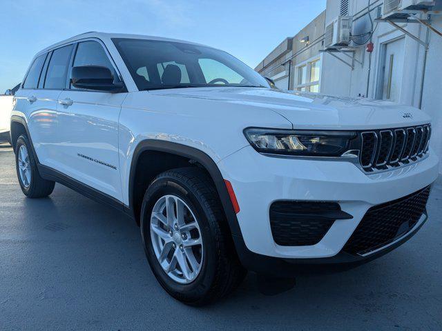 2023 Jeep Grand Cherokee Laredo 4x2