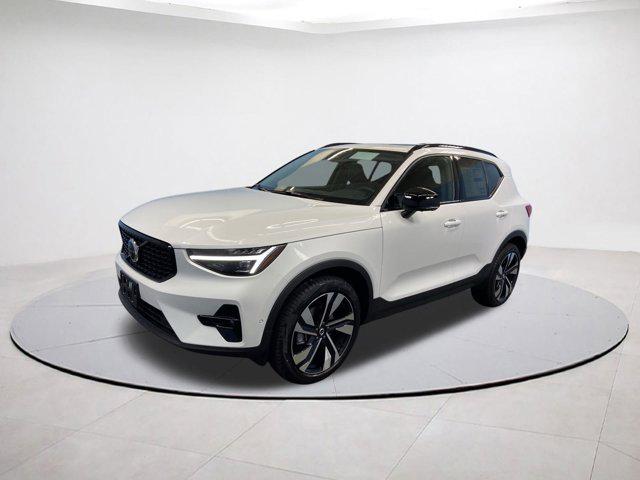 2026 Volvo XC40 B5 Ultra