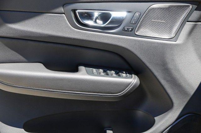 2025 Volvo XC60 Plug-In Hybrid T8 Ultra