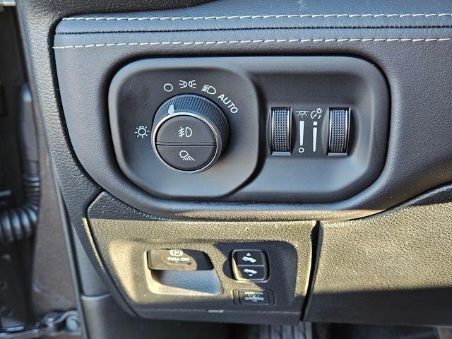 2026 Ram 1500 Limited Crew Cab 4x4 5'7" Box