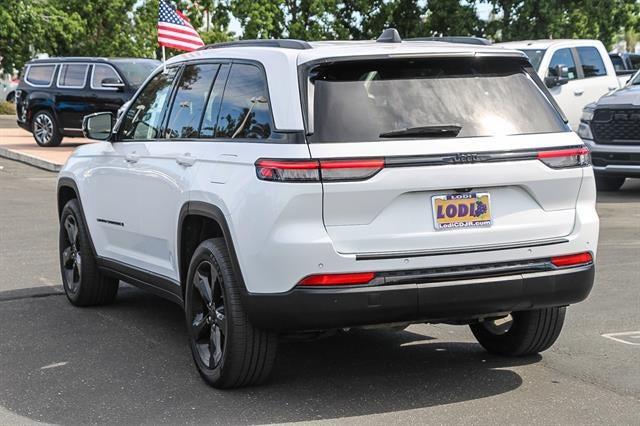 2022 Jeep Grand Cherokee Altitude 4x2