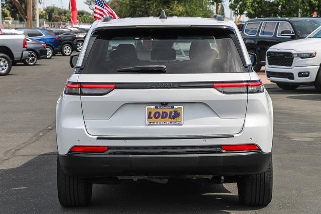 2022 Jeep Grand Cherokee Altitude 4x2