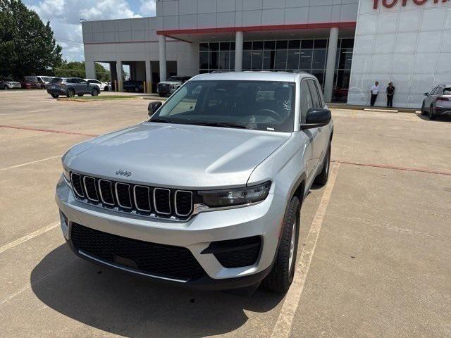2023 Jeep Grand Cherokee Laredo 4x2