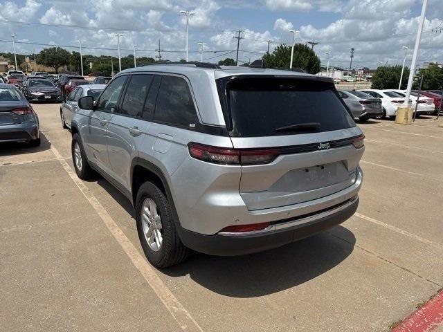 2023 Jeep Grand Cherokee Laredo 4x2