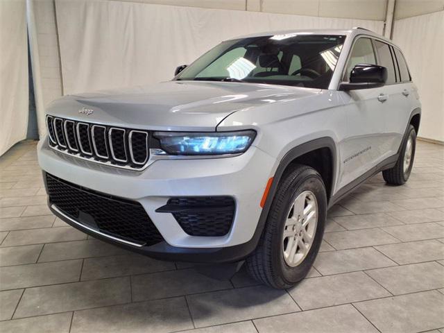 2023 Jeep Grand Cherokee Laredo 4x2