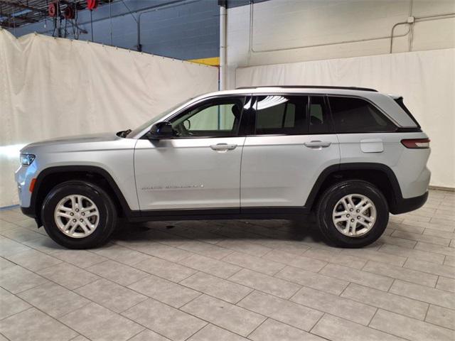 2023 Jeep Grand Cherokee Laredo 4x2