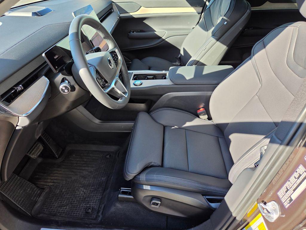 2025 Volvo EX90 Plus - Photo 13
