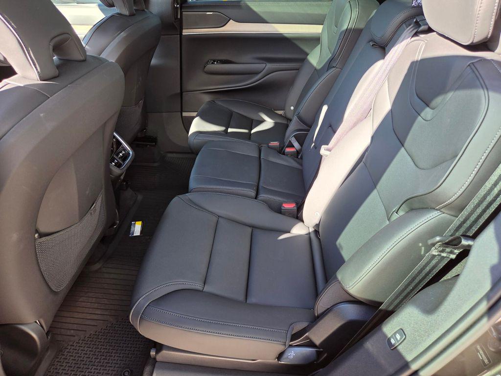 2025 Volvo EX90 Plus - Photo 16