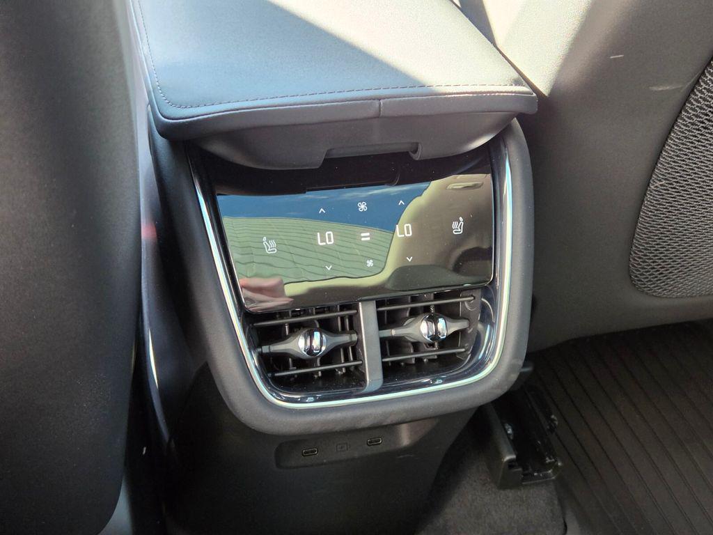 2025 Volvo EX90 Plus - Photo 17
