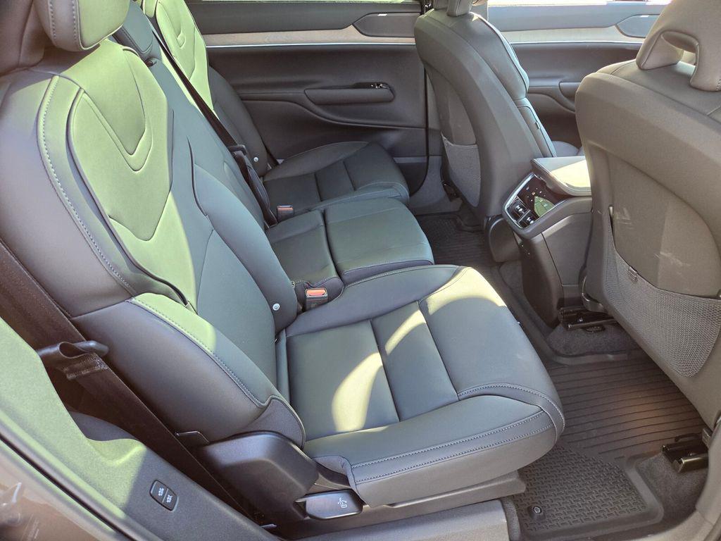 2025 Volvo EX90 Plus - Photo 22