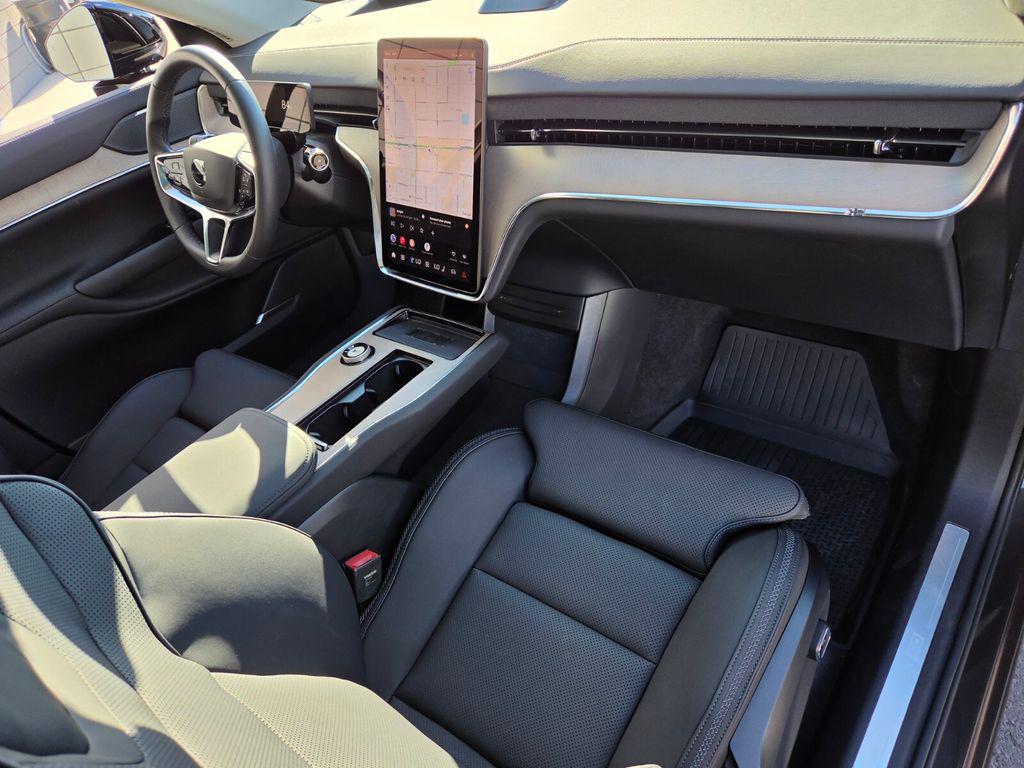 2025 Volvo EX90 Plus - Photo 24