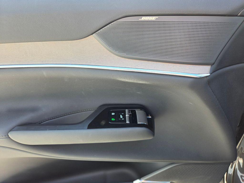 2025 Volvo EX90 Plus - Photo 25