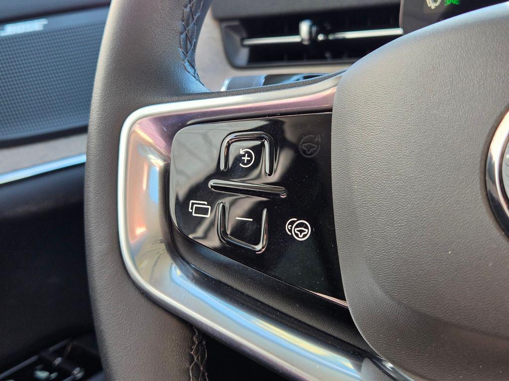 2025 Volvo EX90 Plus - Photo 31