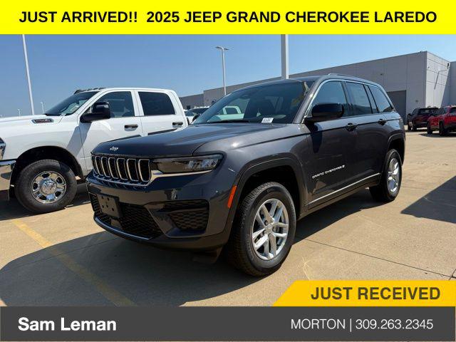 2025 Jeep Grand Cherokee GRAND CHEROKEE LAREDO X 4X4