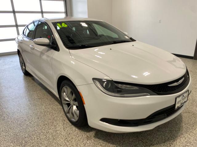2016 Chrysler 200 S