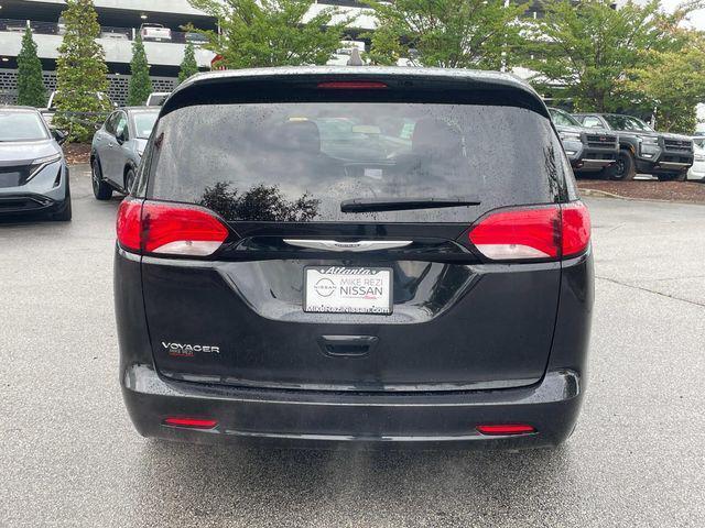 2022 Chrysler Voyager LX