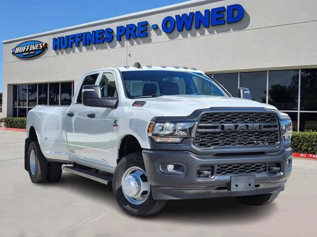 2023 RAM 3500 Tradesman Crew Cab 4x4 8 Box