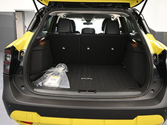 2025 Nissan Kicks SR FWD