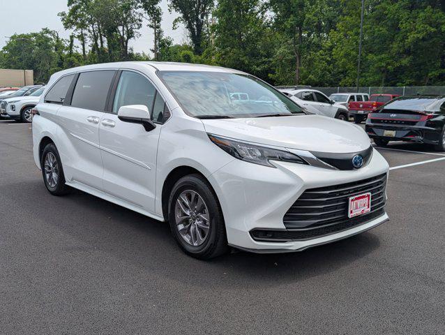 2024 Toyota Sienna LE