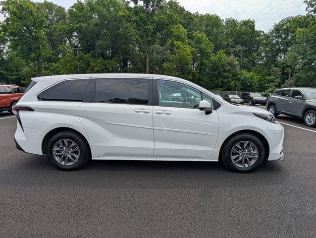 2024 Toyota Sienna LE