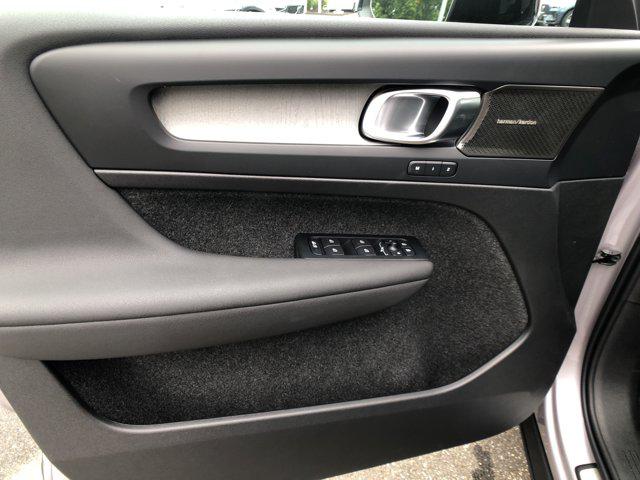 2026 Volvo XC40 B5 Ultra