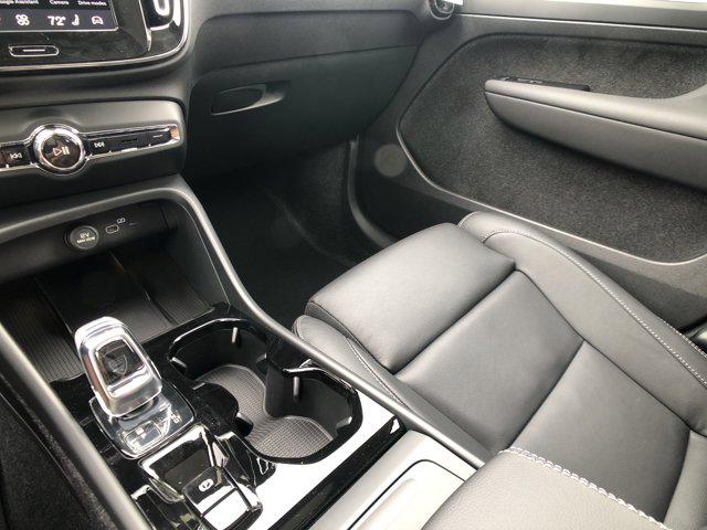 2026 Volvo XC40 B5 Ultra