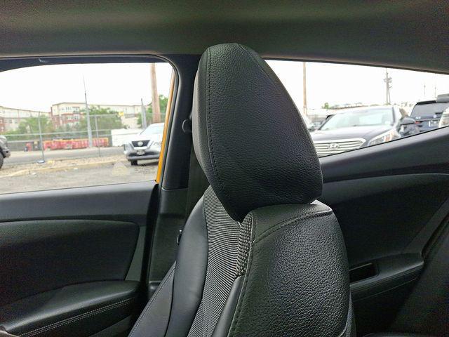 2014 Hyundai Veloster Base w/Black
