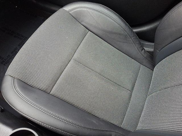 2014 Hyundai Veloster Base w/Black