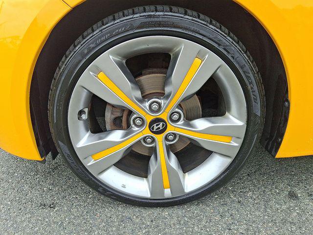 2014 Hyundai Veloster Base w/Black