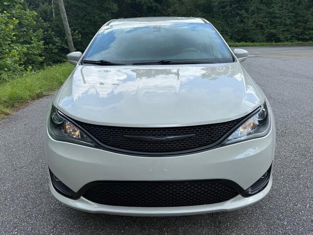2020 Chrysler Pacifica Touring