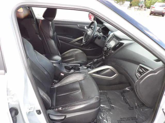 2013 Hyundai Veloster Turbo w/Black