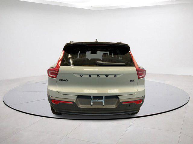 2026 Volvo XC40 B5 Ultra Black Edition