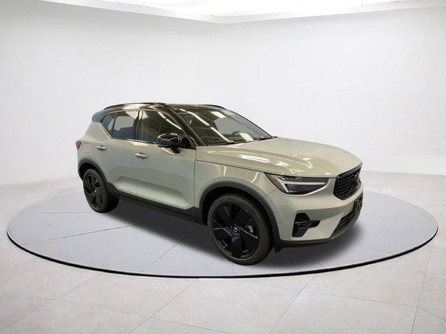 2026 Volvo XC40 B5 Ultra Black Edition