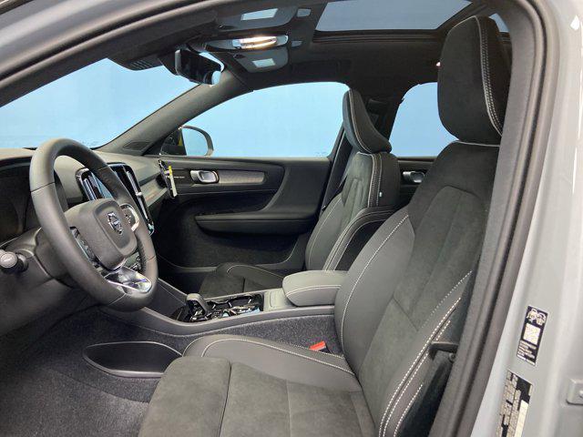 2026 Volvo XC40 B5 Ultra Black Edition