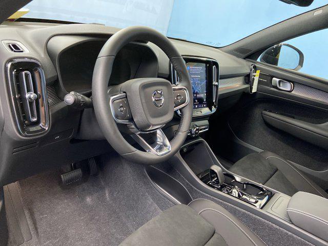 2026 Volvo XC40 B5 Ultra Black Edition