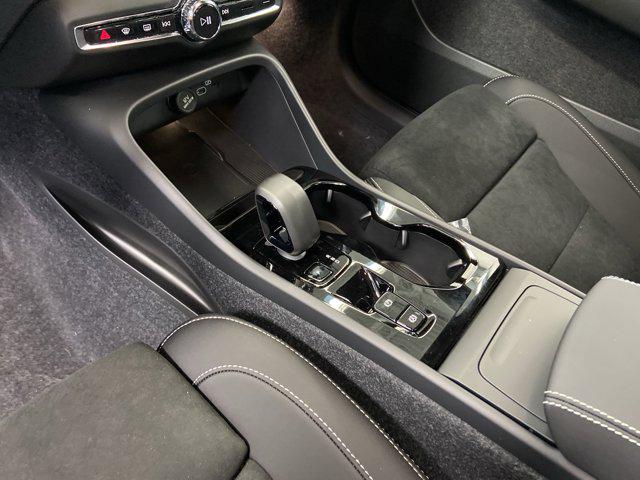 2026 Volvo XC40 B5 Ultra Black Edition