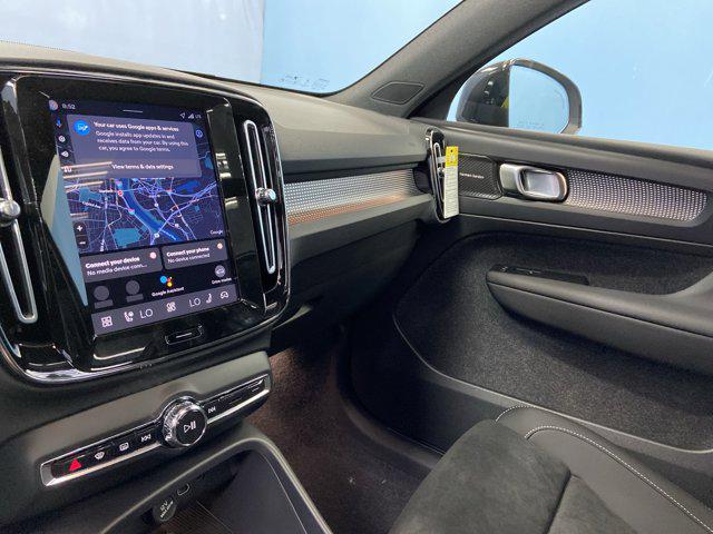 2026 Volvo XC40 B5 Ultra Black Edition